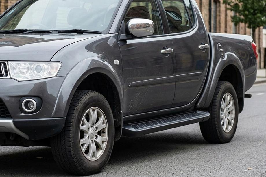 Fiat Fullback 2016- Trittbretter Allmond Black (2 Stk., Aluminium) Image