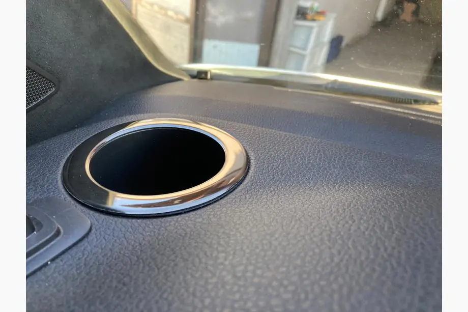 Volkswagen T6 2015-2024 Abdeckung für Getränkehalter (2 Stk., Schwarz Chrom) Image