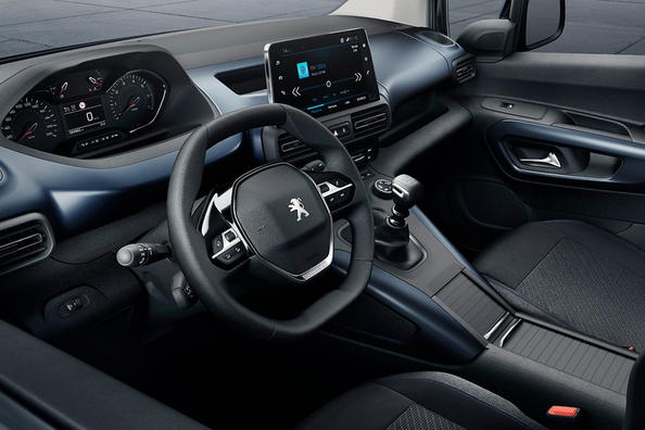 Kompaktwagen Peugeot Rifter: das neue Auto in der Linie der französischen Firma Foto 6