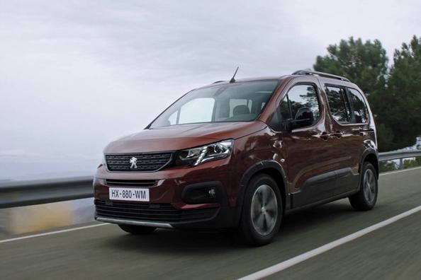 Kompaktwagen Peugeot Rifter: das neue Auto in der Linie der französischen Firma Foto 4