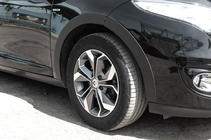 Renault Megane III 2009-2016 Kotflügelverbreiterungen (8 Stk, schwarz) Schrägheck – Metall Foto 5