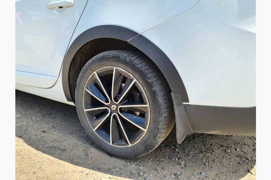 Renault Megane III 2009-2016 Kotflügelverbreiterungen (8 Stk, schwarz) SW, ABS-Kunststoff Foto 9