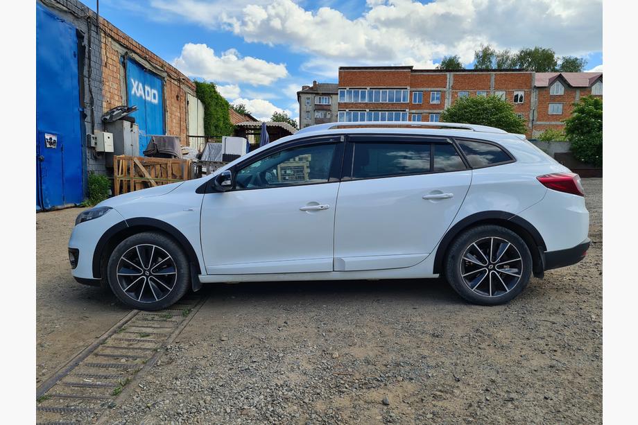 Renault Megane III 2009-2016 Kotflügelverbreiterungen (8 Stk, schwarz) SW, ABS-Kunststoff Foto 3