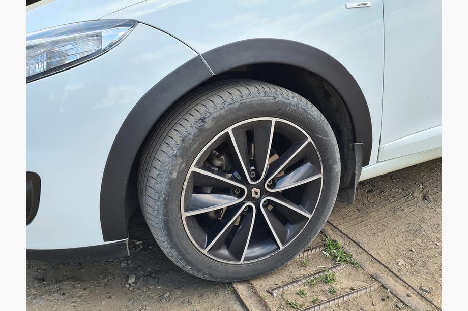 Renault Megane III 2009-2016 Kotflügelverbreiterungen (8 Stk, schwarz) SW, ABS-Kunststoff Foto 2