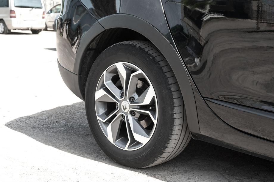 Renault Megane III 2009-2016 Kotflügelverbreiterungen (8 Stk, schwarz) SW, ABS-Kunststoff Foto 8