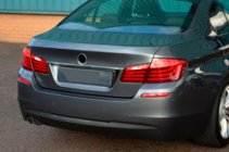 BMW 5 Series F10/F11 2010–2016 Chromleiste über dem Kennzeichen SD (Edelstahl) Foto 2