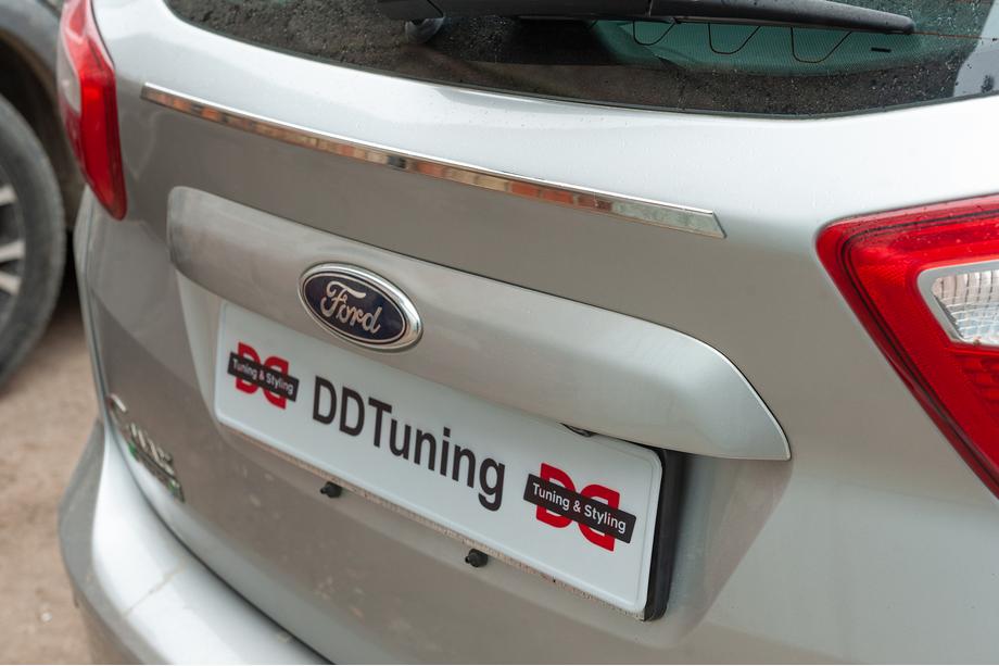 Ford C-Max/Grand C-Max 2010-2019 Chromleiste über dem Kennzeichen OmsaLine (Edelstahl) Image