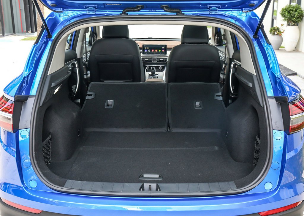 Crossover Geely SX11: ein neues Modell in der chinesischen Gesellschaft