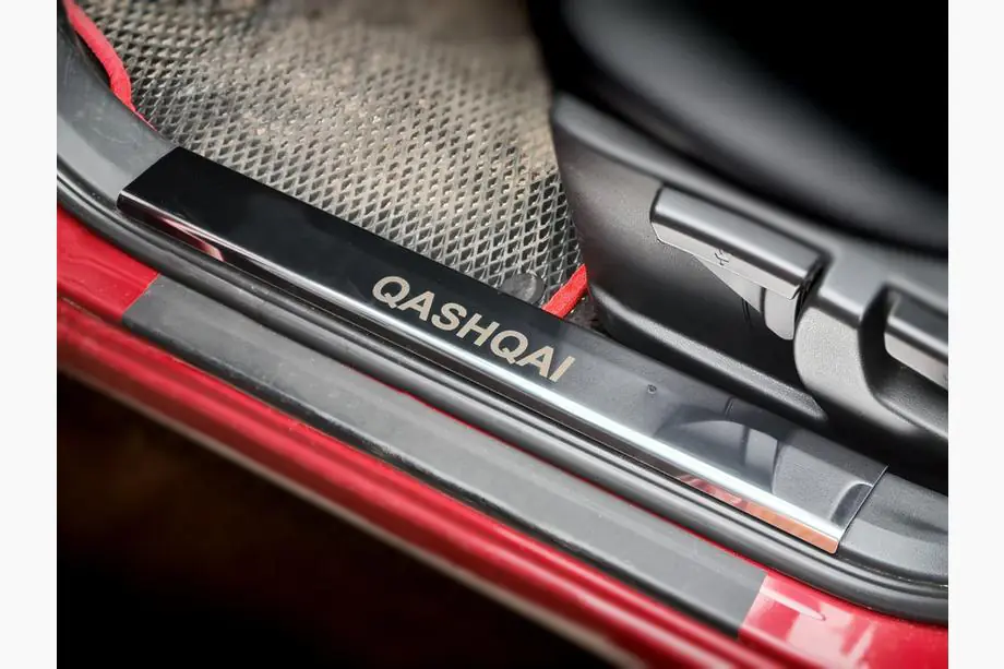 Nissan Qashqai 2007-2010 Einstiegsleisten Abdeckungen aus Kunststoff (4 Stk, Edelstahl) Image
