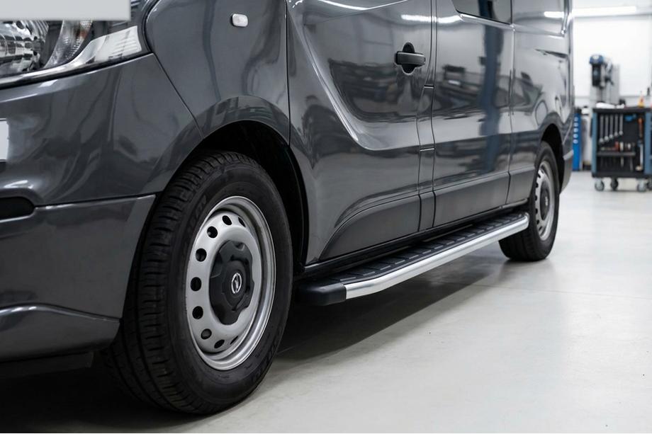 Nissan NV300/Primastar 2016- Seitenschweller Fullmond (2 Stk., Aluminium) Image