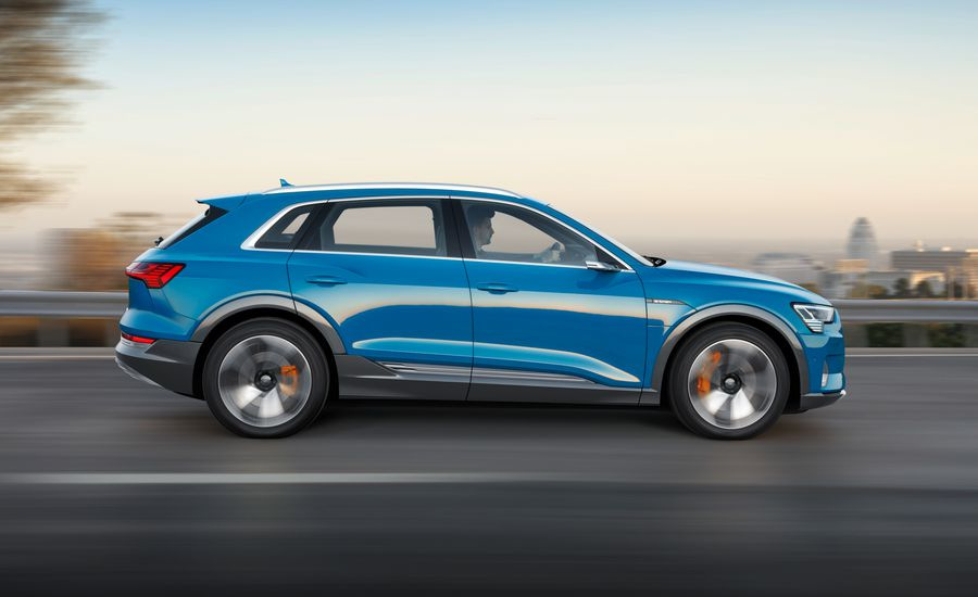 Elektrisch Audi e-tron: der neue Crossover der deutschen Gesellschaft
