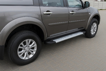 Mitsubishi Pajero Sport 2008-2015 Trittbretter X5-Typ (2 Stk., Aluminium) Foto 1