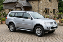 Mitsubishi Pajero Sport 2008-2015 Seitenschweller Line (2 Stk., Aluminium) Foto 1