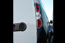 Opel Combo 2012-2018 Chrom Blenden für Rückleuchten (2012-2015, 2 Stk, Kunststoff) Foto 6