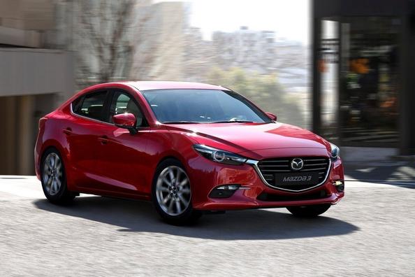 Neu gestaltete Version der Limousine Mazda 3