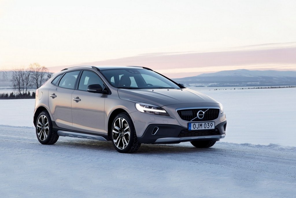 Übersicht der Straßenversion Fließheck Volvo V40 Cross Country