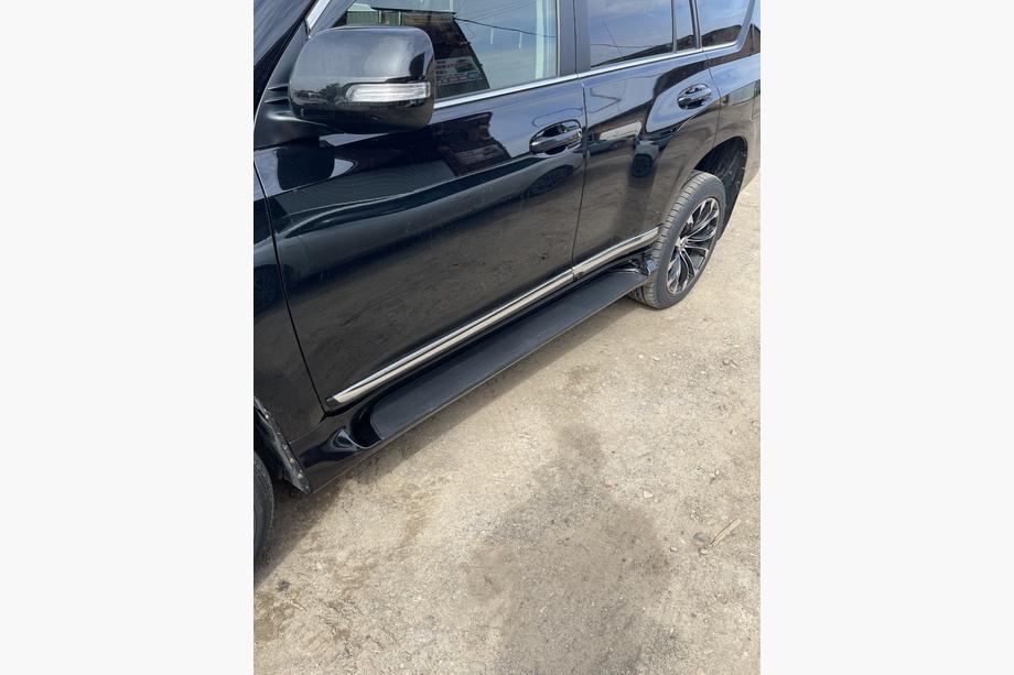 Toyota Land Cruiser Prado 150 2009-2023 Seitenschweller GX-Style (2 Stk., Aluminium) Schwarz (schwarze Trittbretter) Foto 6