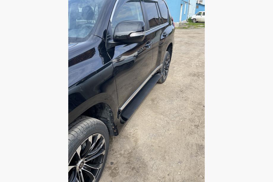 Toyota Land Cruiser Prado 150 2009-2023 Seitenschweller GX-Style (2 Stk., Aluminium) Schwarz (schwarze Trittbretter) Foto 8