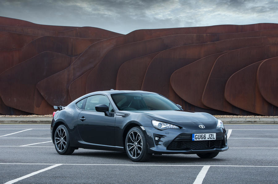 Durchsuchen Sie die aktualisierte Coupé Toyota GT86