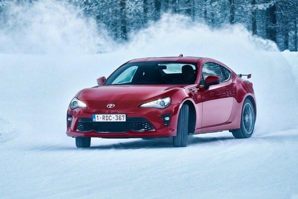 Durchsuchen Sie die aktualisierte Coupé Toyota GT86