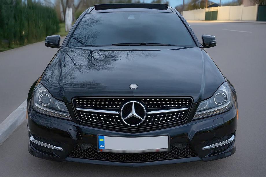 Mercedes C-class W204 2007-2015 Frontgrill Diamond Black Image