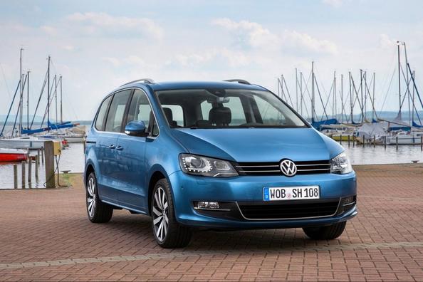 Die aktualisierte Großraumlimousine von Volkswagen Sharan der zweiten Generation Foto 10