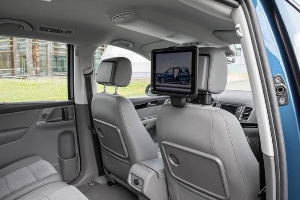 Die aktualisierte Großraumlimousine von Volkswagen Sharan der zweiten Generation Foto 7