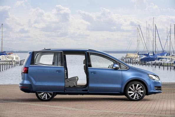 Die aktualisierte Großraumlimousine von Volkswagen Sharan der zweiten Generation Foto 1