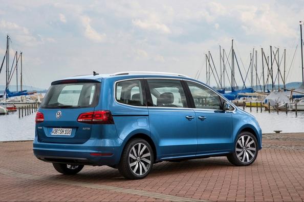 Die aktualisierte Großraumlimousine von Volkswagen Sharan der zweiten Generation Foto 3