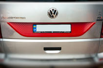 Volkswagen T6 2015-2024 Kunststoff Kofferraumabdeckung Rot Foto 4