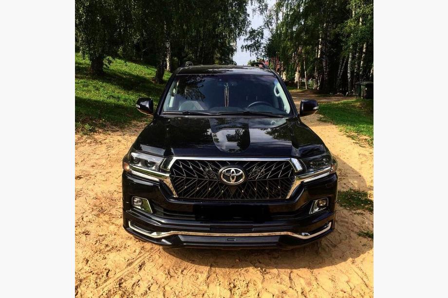 Toyota Land Cruiser 200 2007-2021 Bodykit 2016↗ (Modelista V3) Weiß Foto 11