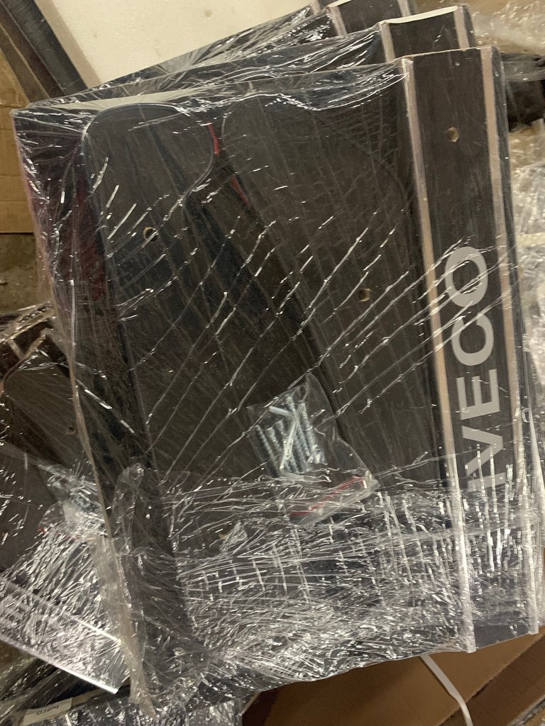 Die Produktion von Regalen auf Armaturenbrett