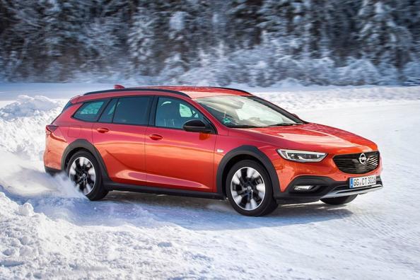 Wagen Gelände des Opel Insignia Country Tourer