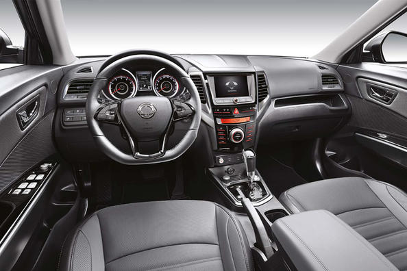 Übersicht über Crossover SsangYong XLV Foto 6