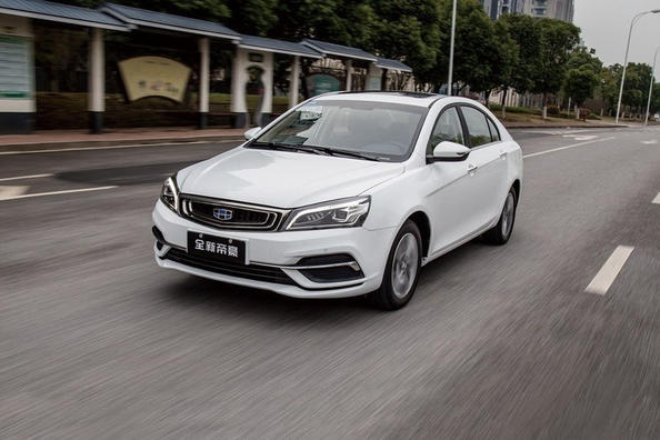 Aktualisiert Limousine Geely Emgrand 7