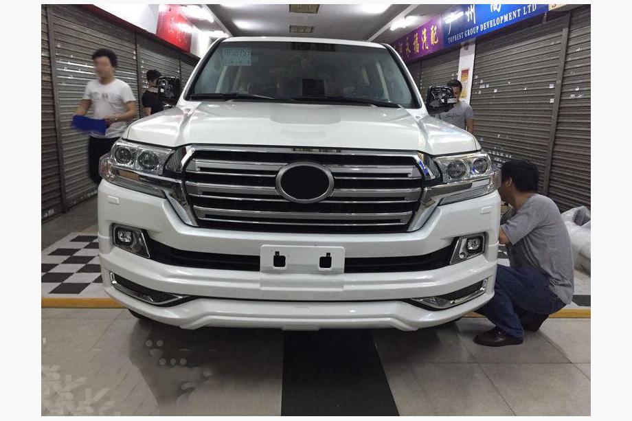 Toyota Land Cruiser 200 2007-2021 Bodykit 2016↗ (Modelista V2) Weiß Foto 4
