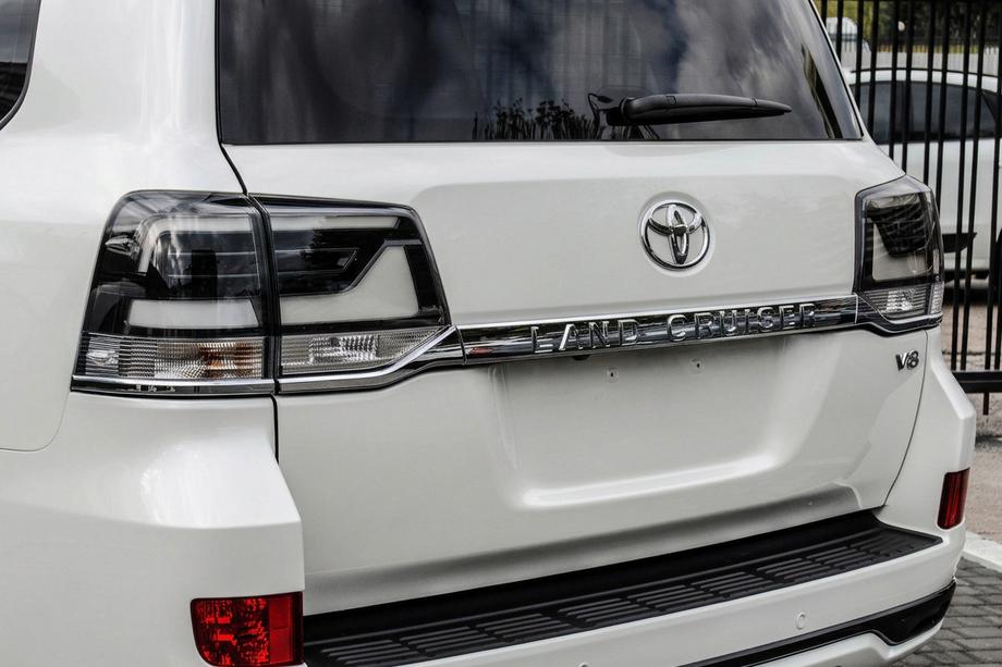 Toyota Land Cruiser 200 2007-2021 Rückleuchten 2016+ (Executive Black) Image