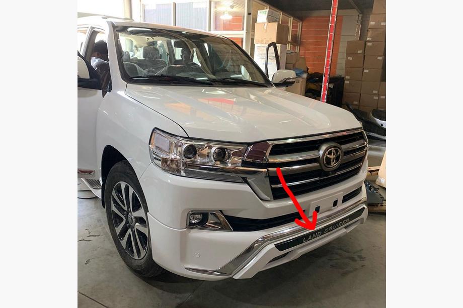 Toyota Land Cruiser 200 2007-2021 Frontlippe 2016↗ (ME-Style, Unterlippe) Schwarz Foto 6