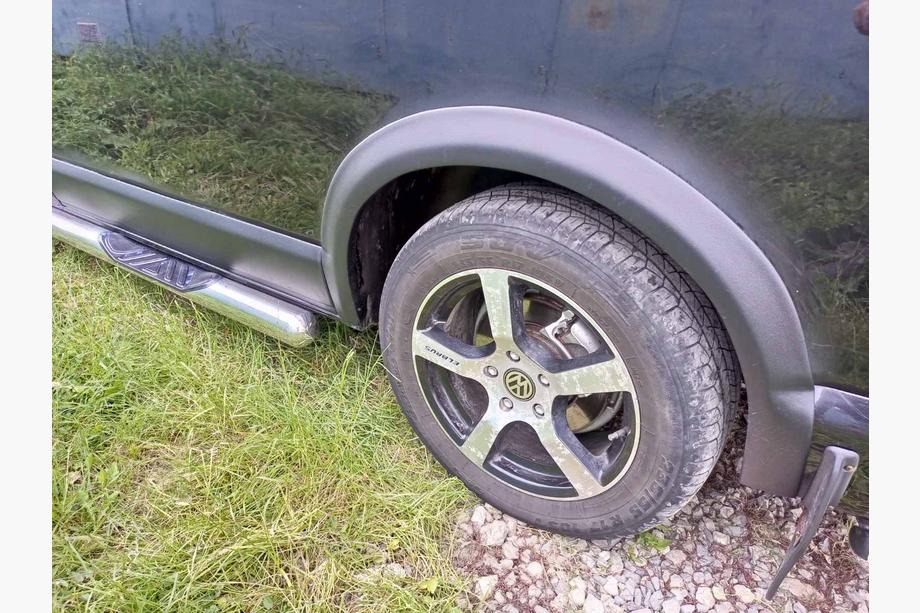 Volkswagen T5 Caravelle 2004-2010 Satz Kotflügelverbreiterungen und Zierleisten (11-teilig) 1 Tür, langer Radstand Foto 35