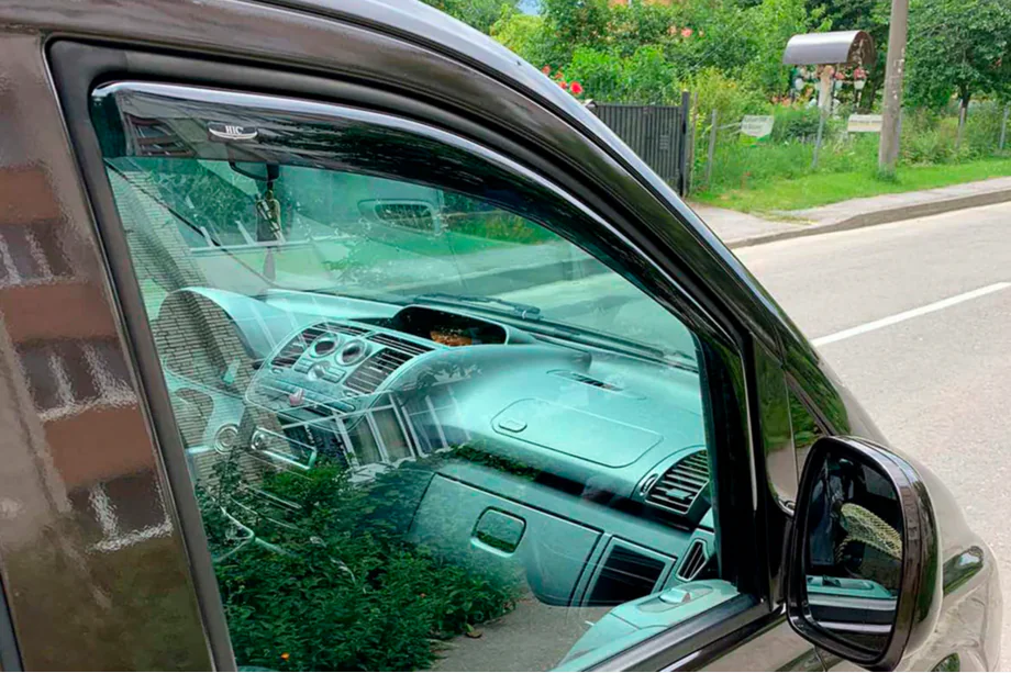 Mercedes Viano 2004-2014 Windabweiser zum Einstecken (2 Stk, HIC) Image