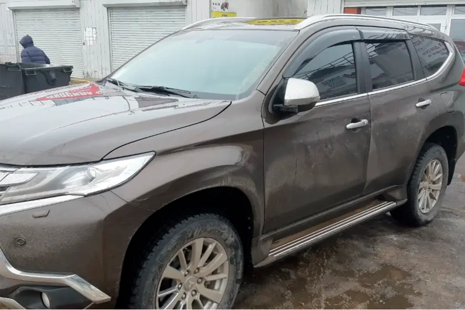 Mitsubishi Pajero Sport 2015- Windabweiser (4 Stk, HIC) Foto 3