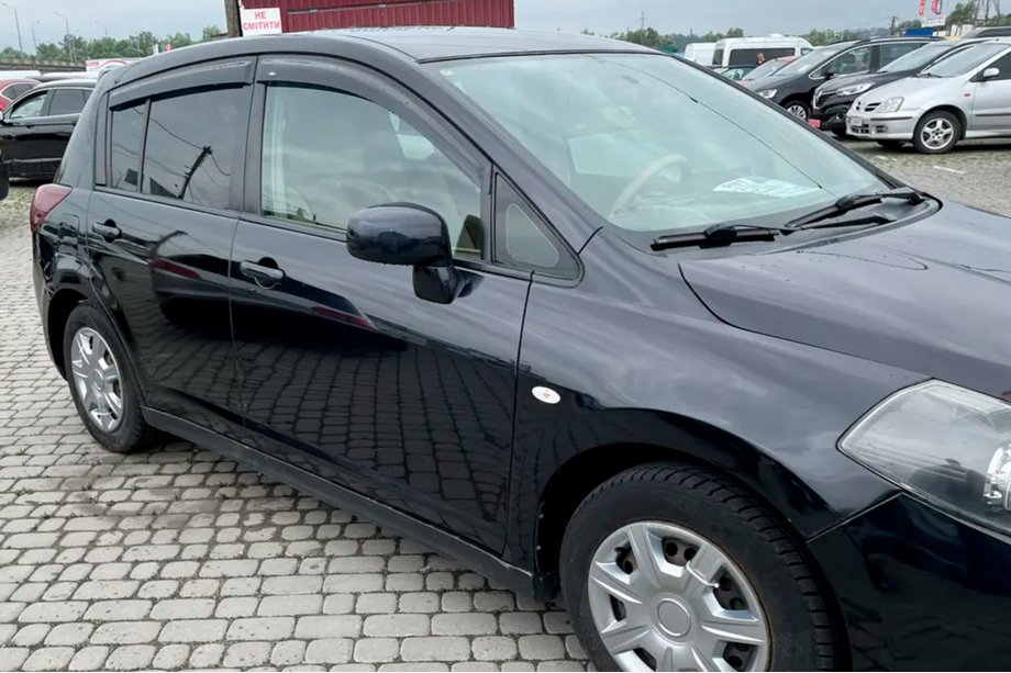 Nissan Tiida 2004-2011 Windabweiser HB (4 Stk, HIC) Image