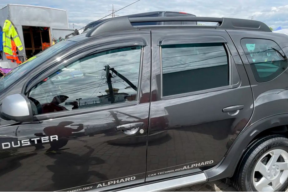 Renault Duster 2008–2017 Windabweiser (4 Stk, HIC) Image