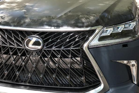 Wie man Neugestaltung auf dem Lexus LX570