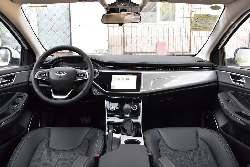 Überarbeitete Mittelklasse-Limousine Chery Arrizo 5