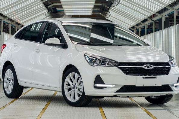 Überarbeitete Mittelklasse-Limousine Chery Arrizo 5