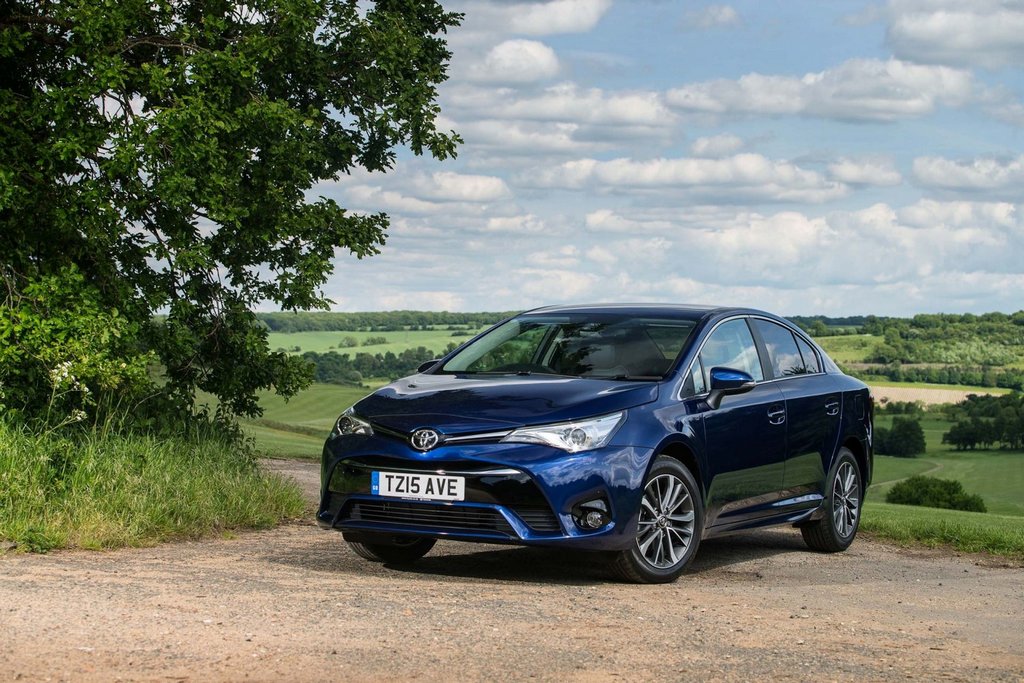 Übersicht der Toyota Avensis Limousine