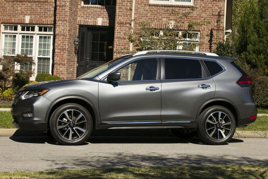 Die zweite Generation von Crossover Nissan Rogue