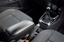 Renault Duster 2018-2024 Armlehne (in Getränkehalter) Foto 5