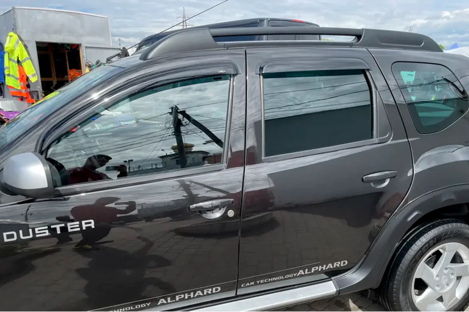 Dacia Duster 2008-2018 Windabweiser (4 Stk, HIC) Image